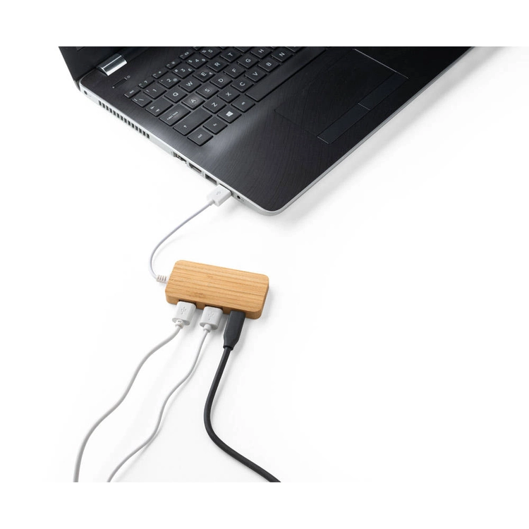 MOSER. HUB z 2 portami USB-A i 1 portem USB-C z bambusa